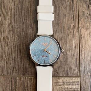 womens roxy watch needs a new battery 40mm water resistant up to 165ft